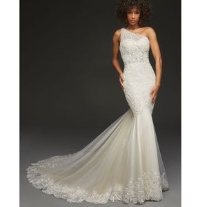 Ashley Justin Bride Wedding dress